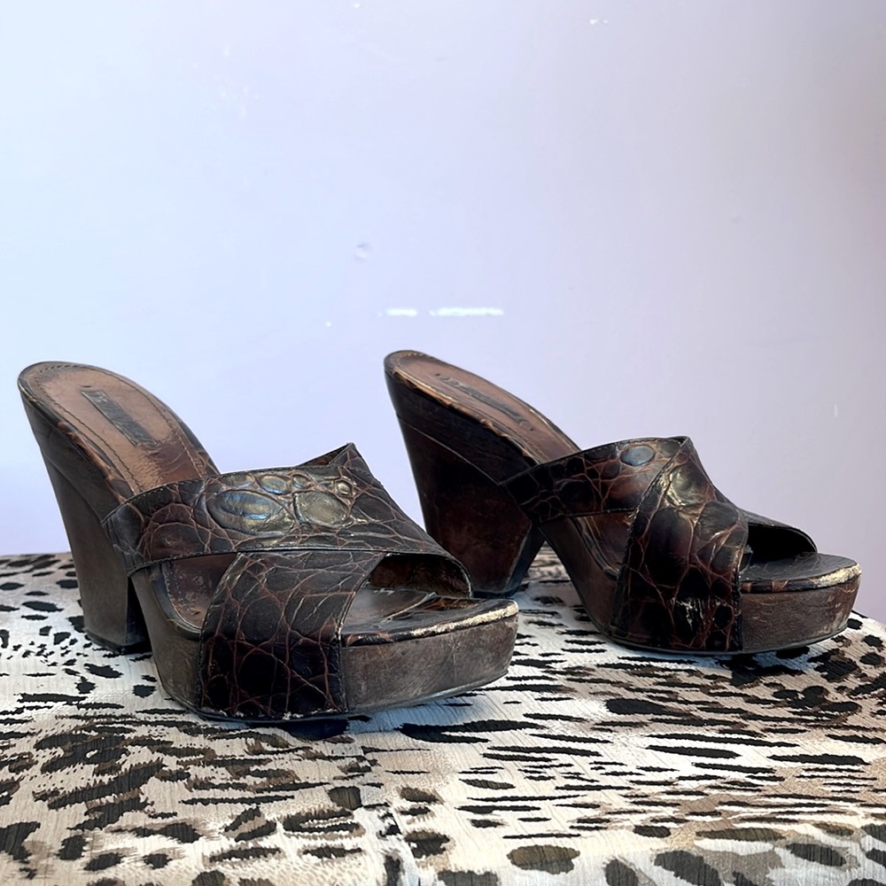 NINE WEST  |  LEATHER SANDAL WITH WOOD PLATFORM AND HEEL